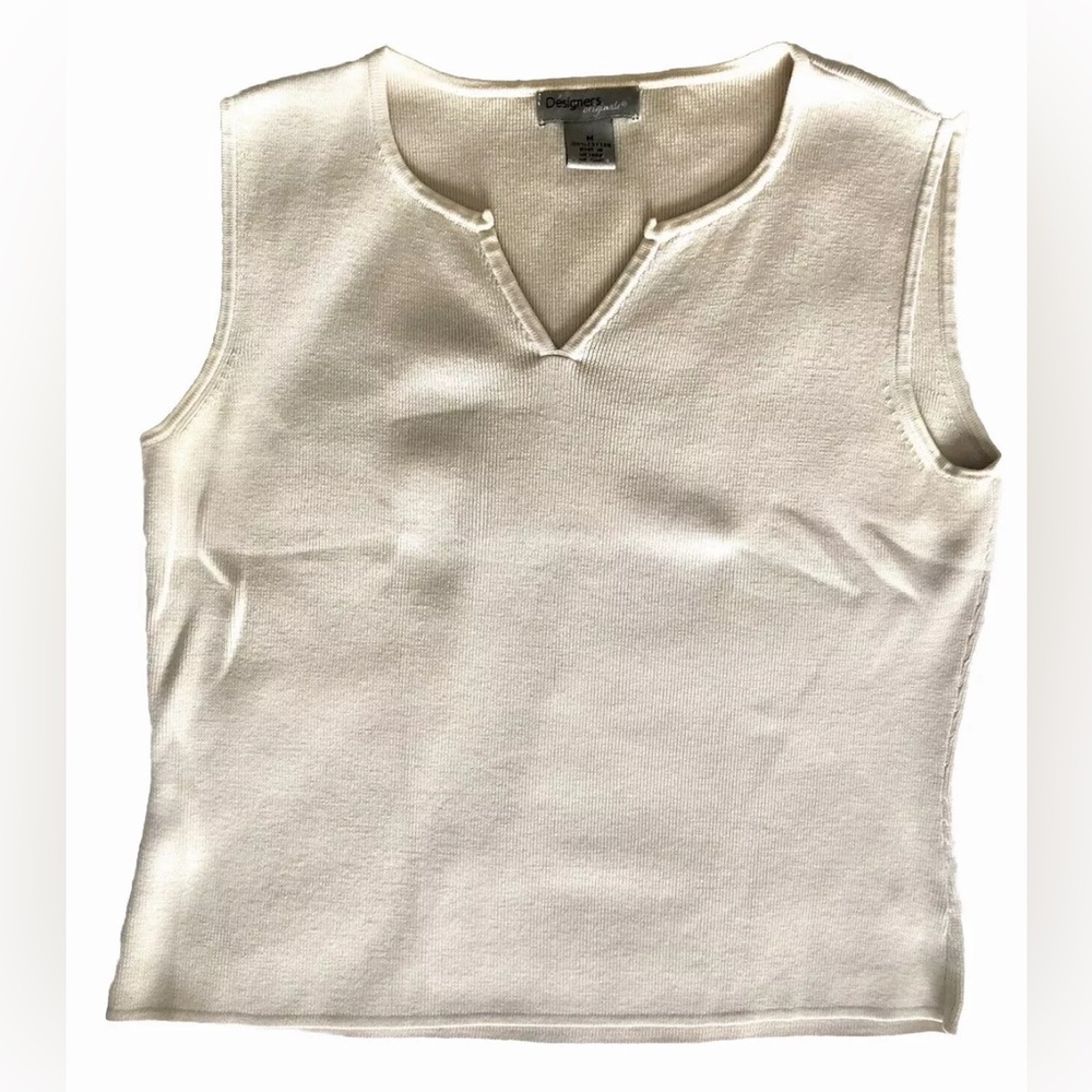 NEW DESIGNERS ORIGINALS CREAM SLEEVELESS NOTCHED NECK SWEATER MEDIUM